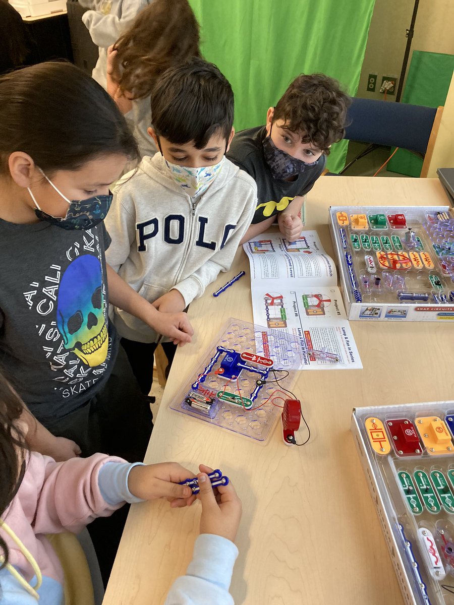 ShipyardP5's tweet photo. Shipyard launch new tech room. The grade 4s were super excited to practice their tech skills. Eight separate stations including a green screen, Istopmotion, Dash Robots, and Makey Makey to name a few are sure to engage students and improve their skills.@CBVRCE_NS @kublekk https://t.co/zFpH7TiewD