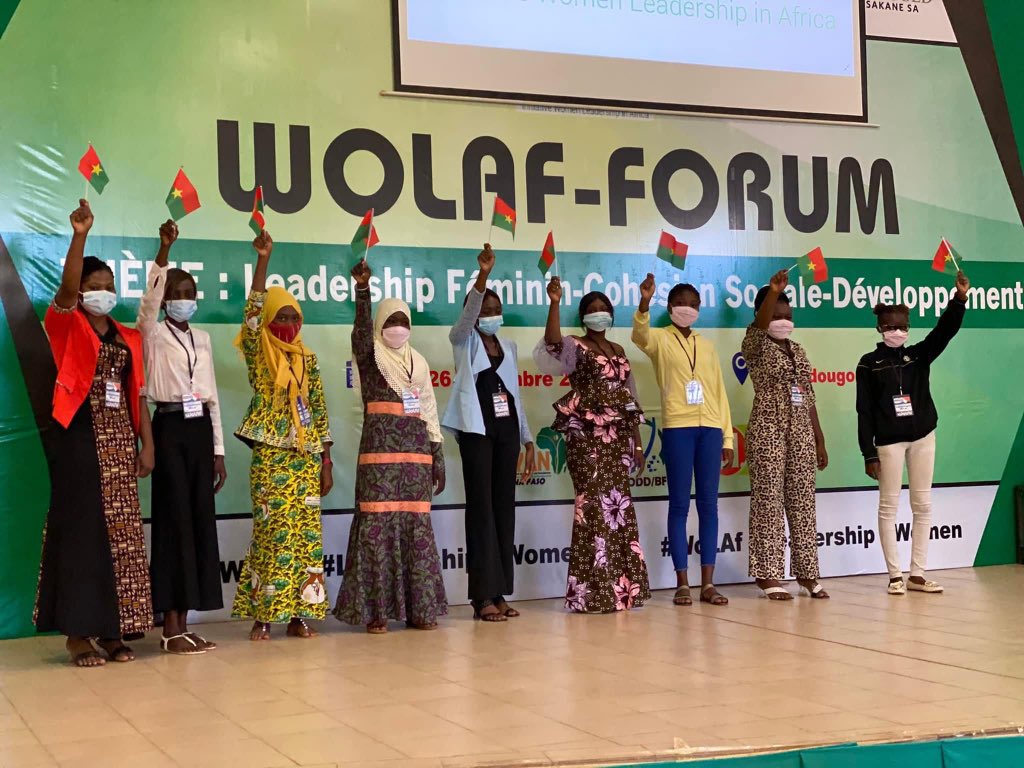laf_wo's tweet photo. Dans le cadre du #WoLAf Forum, une compétition de projets a été initiée. Il était question pour les  jeunes filles de travailler en équipe pour mûrir toutes ensemble une idée de projet à défendre devant les membres du jury. 

#WoLAf2021
#SIFeD2021
#leadershipfeminin
#WomenInPeace https://t.co/vlzBVoVdJ8
