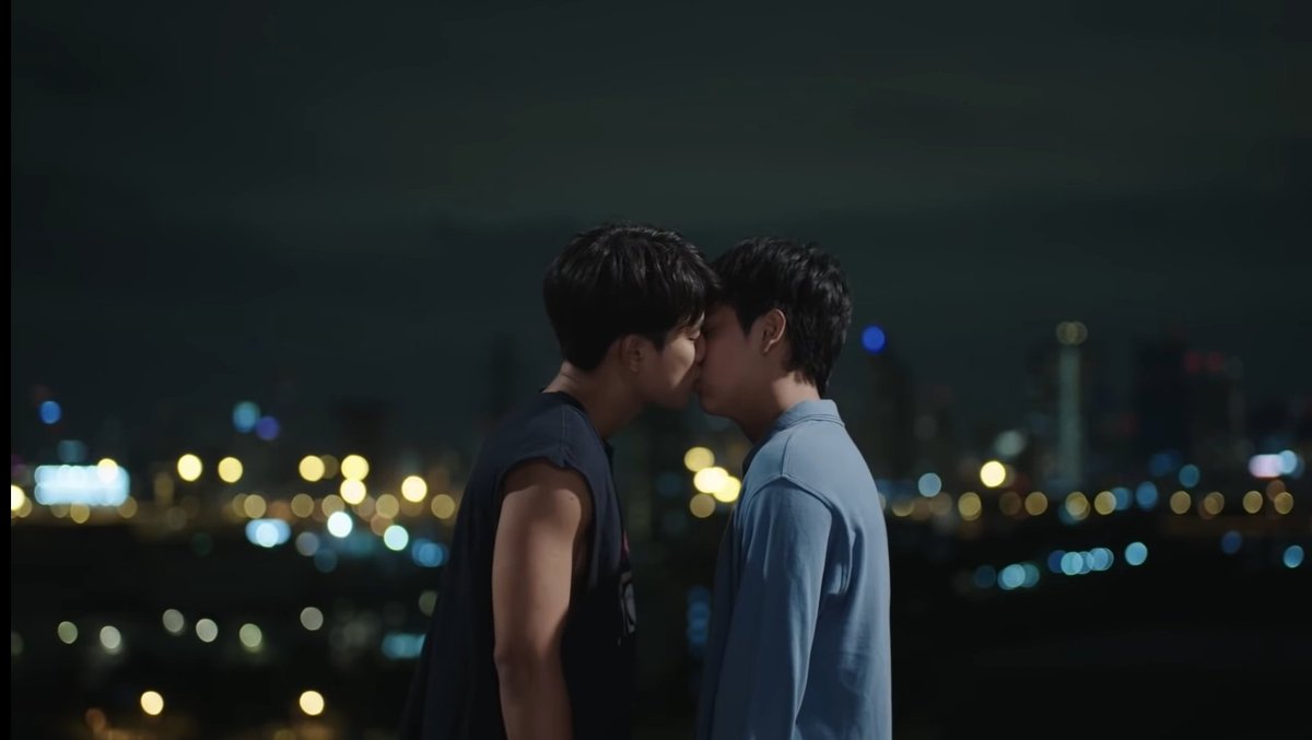 BlSerendipia's tweet photo. Simplemente hermoso la emoción que se siente al verlo es perfecto lagrimas calleron cuando observé esta hermosa y preciosa escena 
I love them  #BadBuddySeriesEP5 https://t.co/Dyacd0yiWB