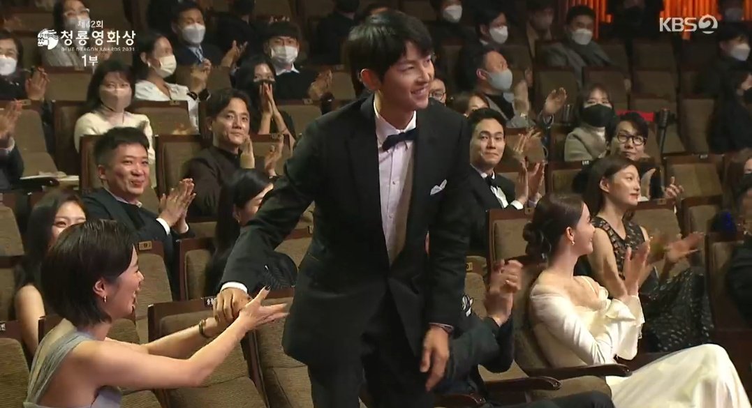 THIS IS EXTRA SPECIAL! #SongJoongKi and #JeonYeoBin winning awards and sitting side by side in the same evening. I am so happy. ❤
My #jeonki and #cencha heart is in bliss. 
Here's to praying for many more beautiful evenings.