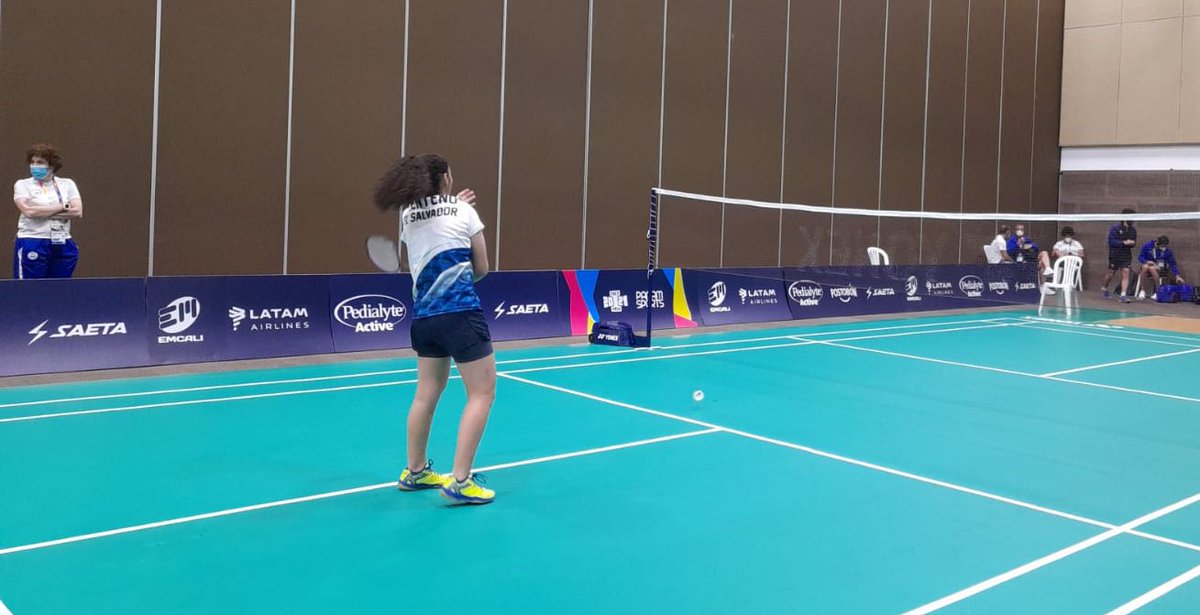 Fátima Centeno ganó en dos sets (21-18, 21-19) a la chilena Ashley Montre y clasificó a la ronda de 16 en individual femenino. #TeamESA #Bádminton #CaliValle2021