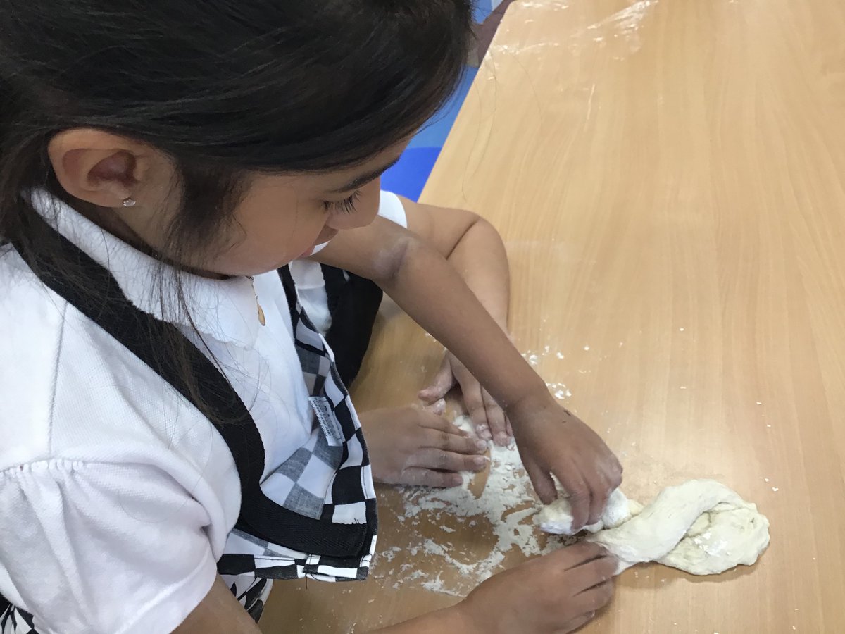 Another great afternoon in Year 2. It was the girl’s turn to try baking just like Thomas Farriner in 1666! #designtechnology #fun #messy #loveoflearning #girlsbaking