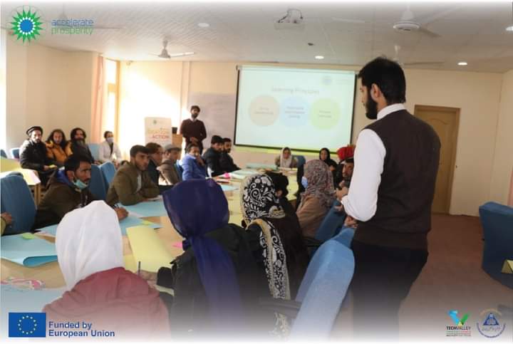 TechValleyPak's tweet photo. Highlights of Ideation to Creation Bootcamp: 
Day 1
𝐆𝐡𝐢𝐳𝐞𝐫, 𝐆𝐢𝐥𝐠𝐢𝐭 𝐁𝐚𝐥𝐭𝐢𝐬𝐭𝐚𝐧
 Amazing enthusiasm showed by all the participants especially women who went above and beyond with their creative thinking skills.

#fasttrackyourgrowth #ideation2creation https://t.co/Ji0KCIujEH
