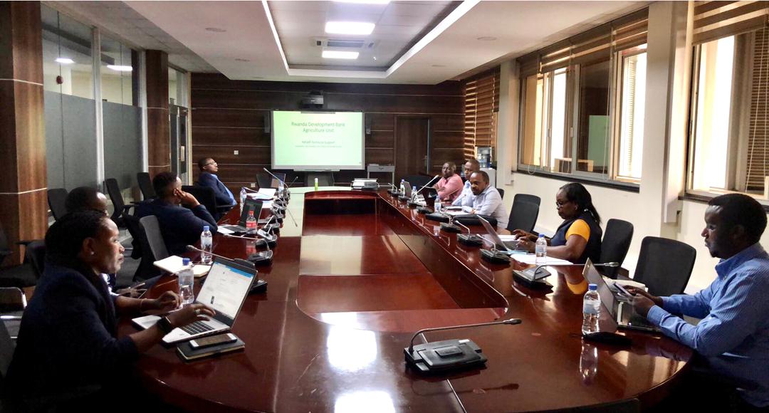 We kicked off a suite of training sessions to develop a strategy for #financing #agriculture, focusing on @BRD #direct #lending through the value chain finance approach.<a href="/UKinRwanda/">UK in Rwanda 🇬🇧🇷🇼🇧🇮</a>
<a href="/PalladiumImpact/">Palladium</a>