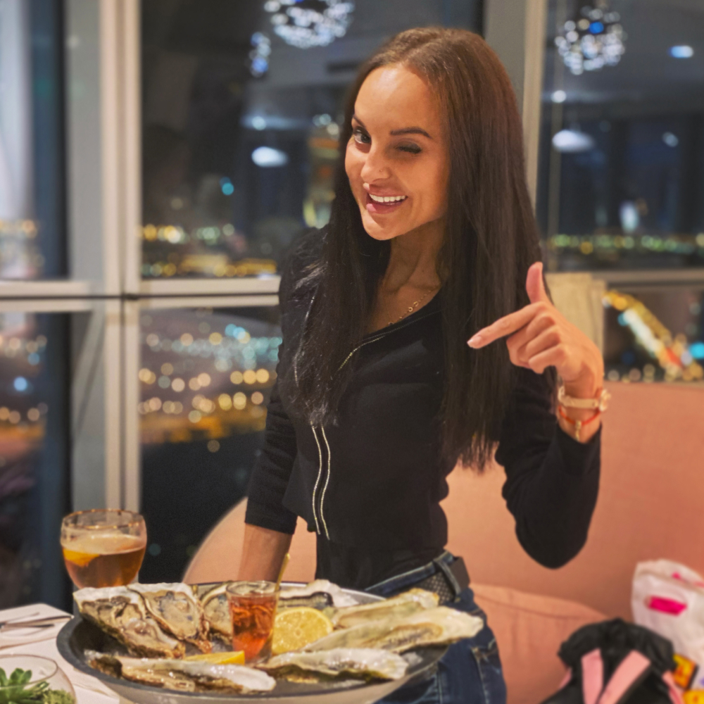 Aletta Black on Twitter: "A little party never killed a Friday 🍸💃 https://t.co/AZ4gWEondz" / Twitter