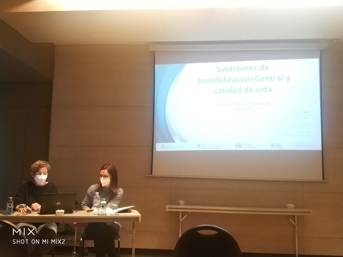 Imma86's tweet photo. Hoy @MagdaSistac nos habla sobre los síndromes de sensibilización central,la calidad de vida y el papel de la enfermería. El Dolor crónico es el síntoma común de todos ellos,saber cómo abordarlo y acompañarlo es fundamental. #enfermeriareumatología #infereucat @gte_ser https://t.co/AjST8kjfWf
