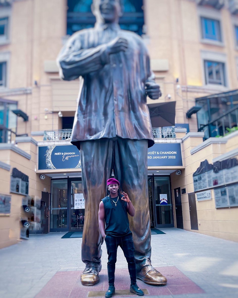 mrlee_next's tweet photo. Do what is right Not what is Eazy just like this African hero Nelson Mandela taught #championbwoi https://t.co/mkToKyMRli