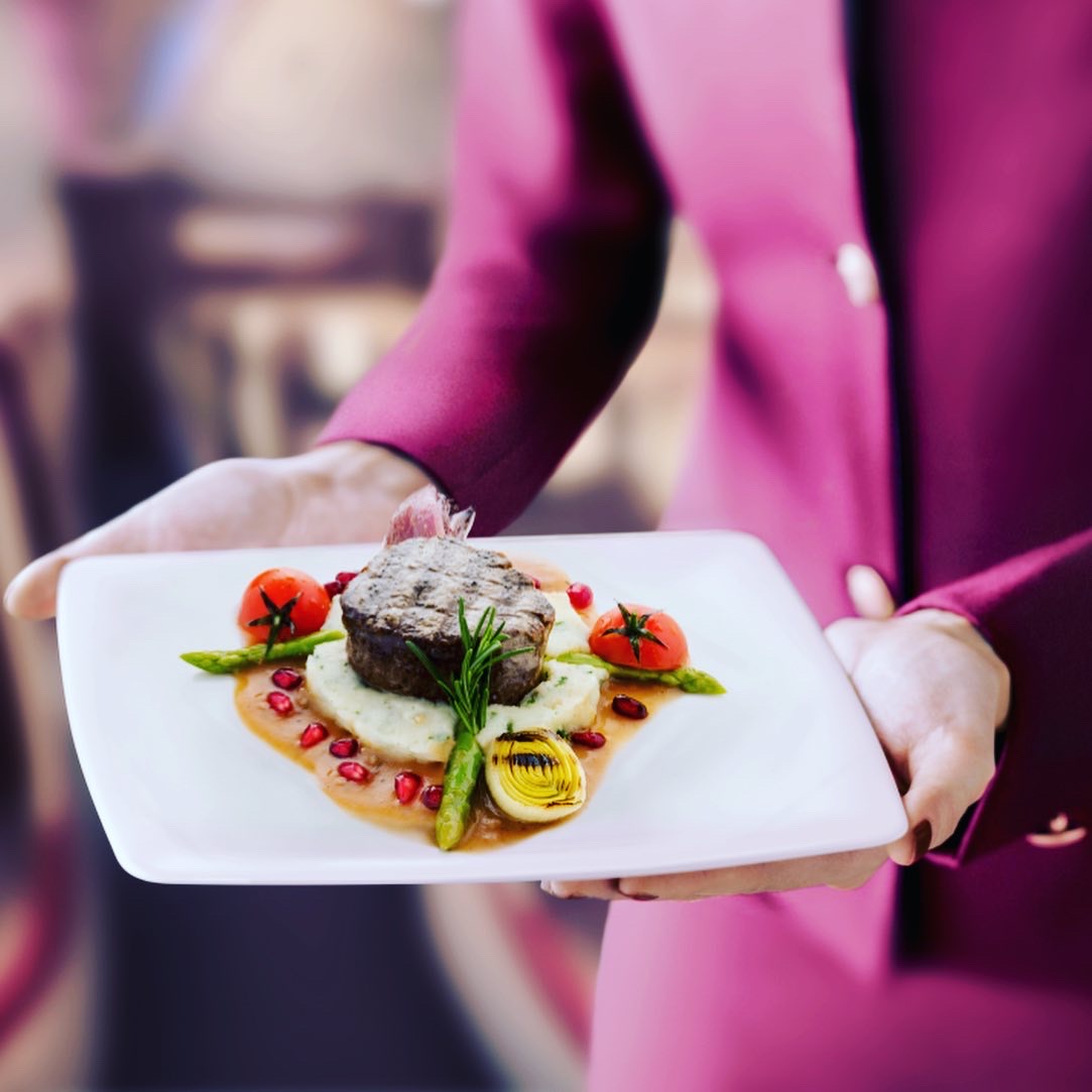 Volar con <a href="/qatarairways/">Qatar Airways</a>  siempre es una experiencia increíble. 

Desde sus zonas Vip a su On board Experience.
¡Ya queda menos para el mundial de Fútbol de Qatar 2022!

📩info@bru-bru.com
🌐bru-bru.com
☎️93 201 18 70

#bruandbru #exclusivetraveldesigner #Qatar2022