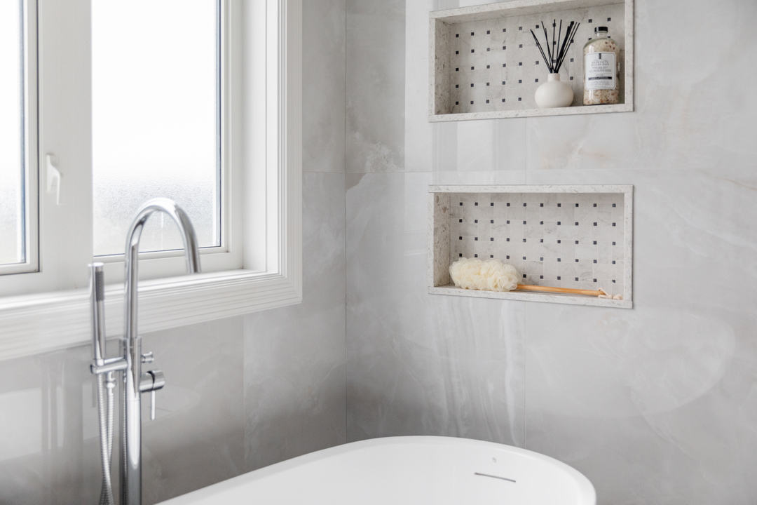 Friday Morning Vibes…🌧+☕️

#interiordesign #traditionalstyle #freestandingtub #dreambathroom #designinspo #bathroomsofinstagram #mydomaine #wearevivir #tileinspo #tileinspired #housebeautiful #bathroomniche #bathroominspo #homelove #designsponge #hometohave #houseenvy