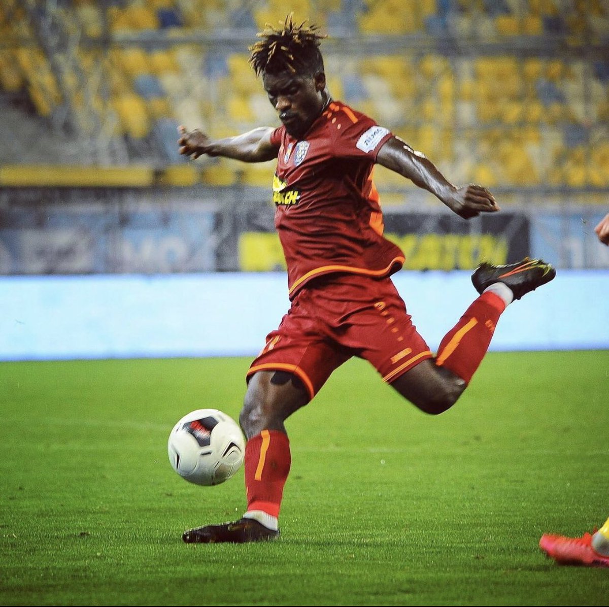 clifgee12's tweet photo. Ernest Nyarko of FC LVIV will face FC MARIUPOL in the UKRAINE 🇺🇦 PREMIERE LEAGUE @WontumiSports_ @WontumiSports @julietbawuah @JupitarOfficial @Ghanasoccernet @ghanafaofficial @FrederickLante @EffahOwusuJose1 @King__Eben https://t.co/g0a5uomNc6