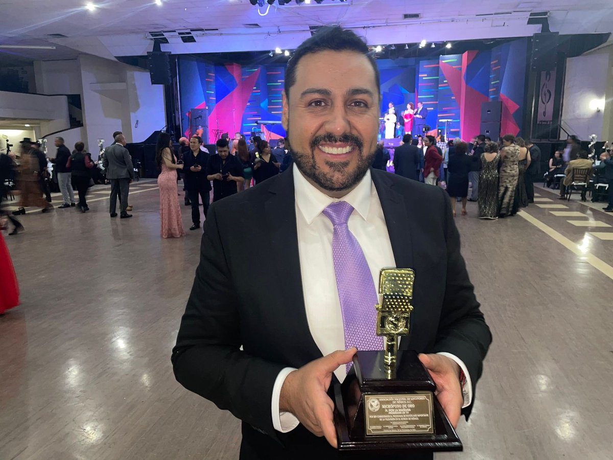 AnuarYamin's tweet image. Gracias @ANLM5 @RosyBuaun #PorlaMañana #MejorPrograma #11añosPLM “Mejor programa de Revista del Estado de México” @TelevisaEdomex