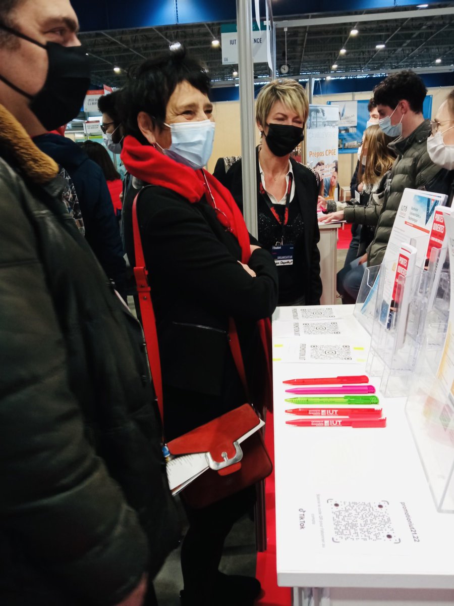 acgrenoble's tweet photo. « Vous avez rendez-vous avec l’avenir🚀 »

La rectrice, @HeleneInsel était aujourd’hui au salon de l’étudiant de Grenoble ! 👩‍🎓👨‍🎓

Une rencontre rythmée par des échanges avec des lycéens et des étudiants. 

#JePrepareMonOrientation 🧭 https://t.co/bCi4f7ZdFp