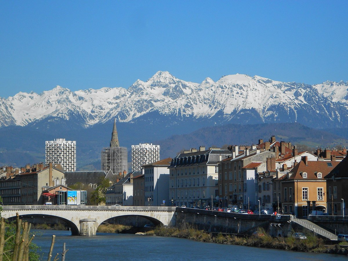 📢 Looking for a postdoc to join our group and develop computational biology approaches to study tumor heterogeneity @TIMC_Lab <a href="/CNRS/">CNRS 🌍</a> in Grenoble 🇫🇷⛷️🥐 Apply here: bit.ly/3D01Xmp. Please RT. #Bioinformatics #Biostatistics