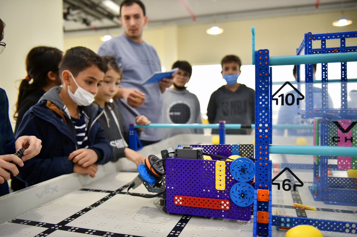 #ManisaCelalBayarÜniversitesi ve paydaş kurumların işbirliğiyle #VEX #IQ Challenge Pitching In Turnuvası eğitimleri başladı.
#MCBÜ #robot #robotyarışması #turnuva #yarışma <a href="/stemegt/">STEM Eğitimcileri Derneği</a> <a href="/kodlamanisa/">Kodla(Ma)nisa</a> <a href="/KendinyapM/">KendinYap Manisa</a> <a href="/EducatRobotics/">Educat Robotics #VEXRobotics</a>