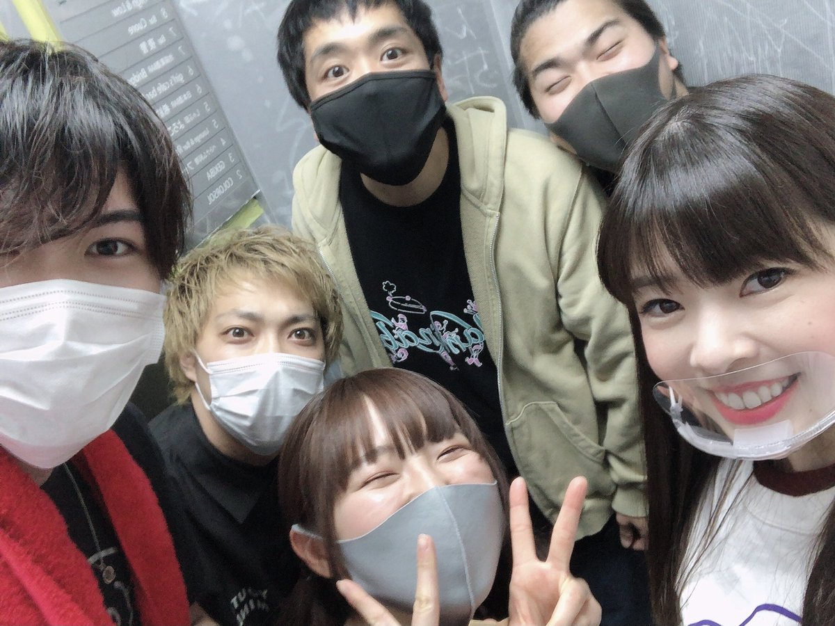 YAMINABE14's tweet photo. 1年前は #2pot やったのですね😌
早いっっ💦💦

まだ劇団員じゃなかった3人は同じニコイチで自然と結束力を深められていたように思います👍
楽しかったなー！！
めちゃくちゃ大好きな作品✨
💙藍💙 https://t.co/F49W08p7zW