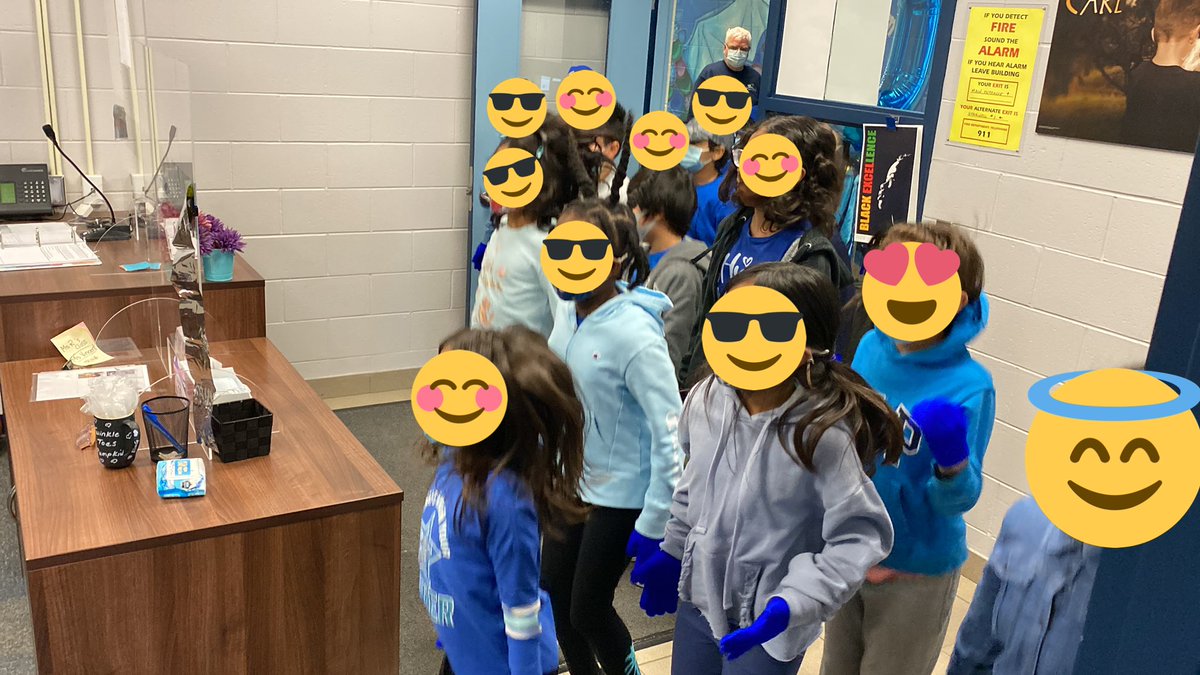 MingHuang_OCT's tweet photo. Flash mob dancing to βBlueβ #DPS20 #DiscoveryAt20 @DPS_YRDSB @Btaha @GillianGibbons4 presented by @DPSROW grade 4s! https://t.co/3u54JcszqV