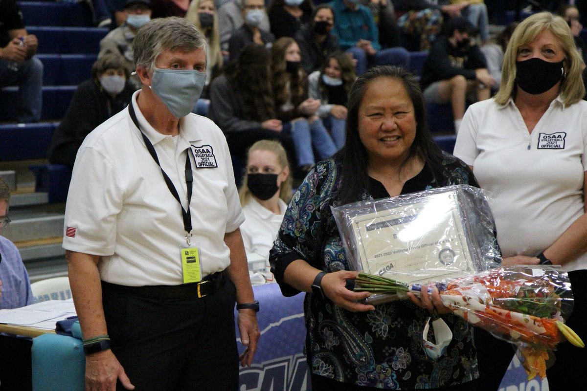Congratulations to the 2021 OAOA Volleyball Official of the Year … Saff Evans of the MVVOA <a href="/debi_hanson60/">Debi Hanson</a> <a href="/OSAASports/">OSAA</a>