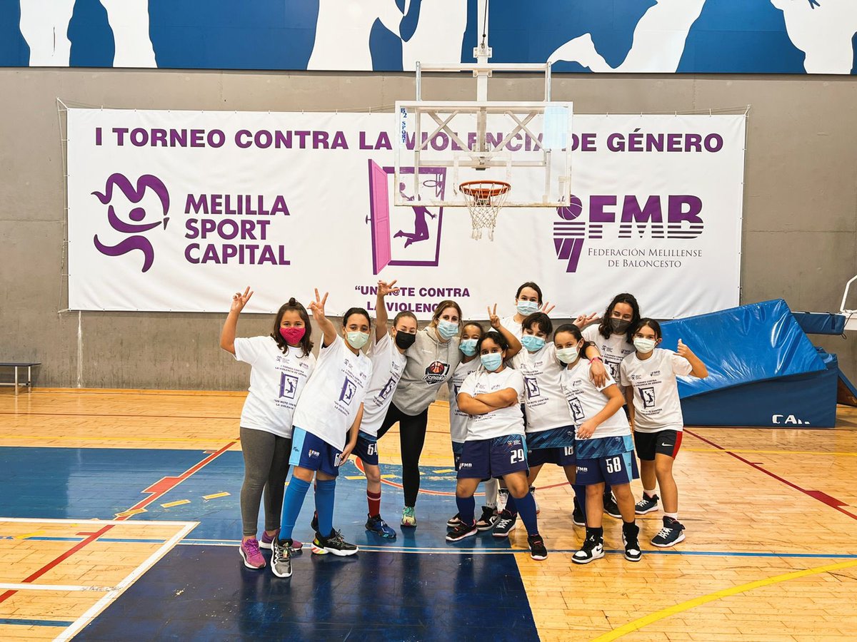 #HazleUnMateALaViolenciaDeGénero | El equipo minibasket femenino de la Escuela de Iniciación <a href="/FMBMELILLA/">MelillenseBaloncesto</a> contra la Violencia de Género!! 🏀💪🏻🏀💪🏻!!
