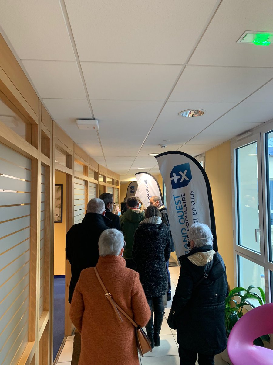bpgrandouest's tweet photo. L’inauguration de l’agence GRAND OUEST COOPÉRATION #BPGO a eu lieu aujourd’hui à @metropolerennes, à la Maison des Associations. Visite, tables rondes, films… une plénière riche en échanges ! https://t.co/V1Uw4sPcZr
