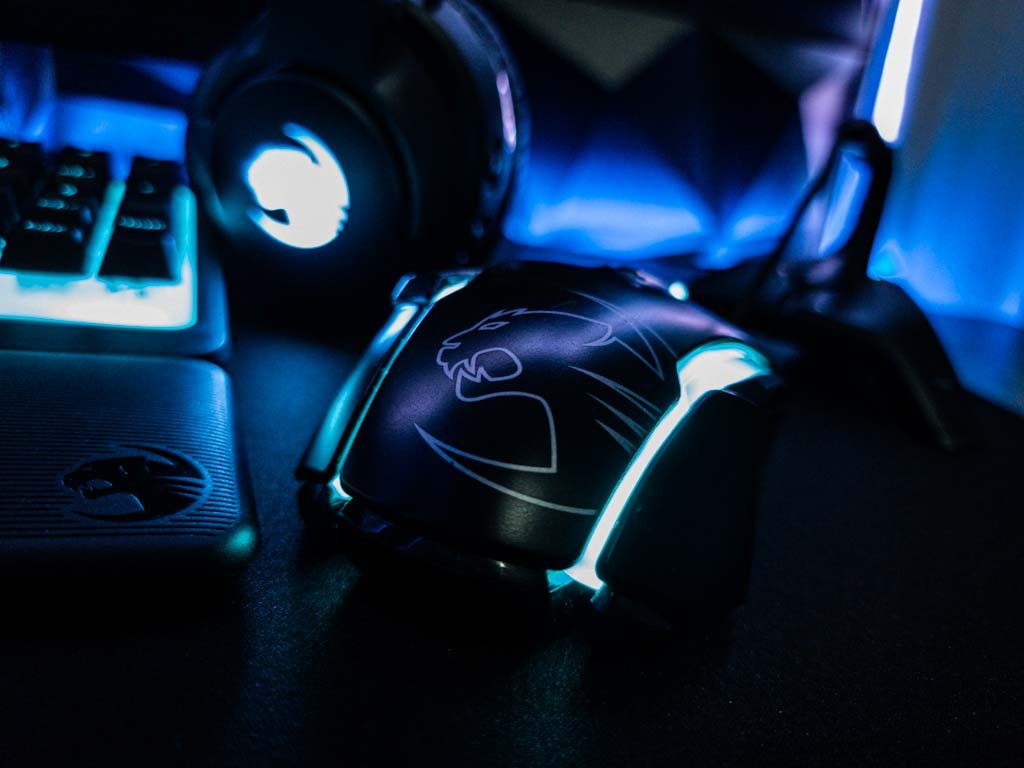hadoken213's tweet photo. Mein ROCCAT Setup, wie gefällt  es euch?
My ROCCAT Setup, how do you like it? 
@ROCCAT
@ROCCATGermany

#roccatKoneAimo #RoccatMagma #roccatEloAir #RoccatSenseCoreXXL #RoccatApuri https://t.co/YLVmONwD51