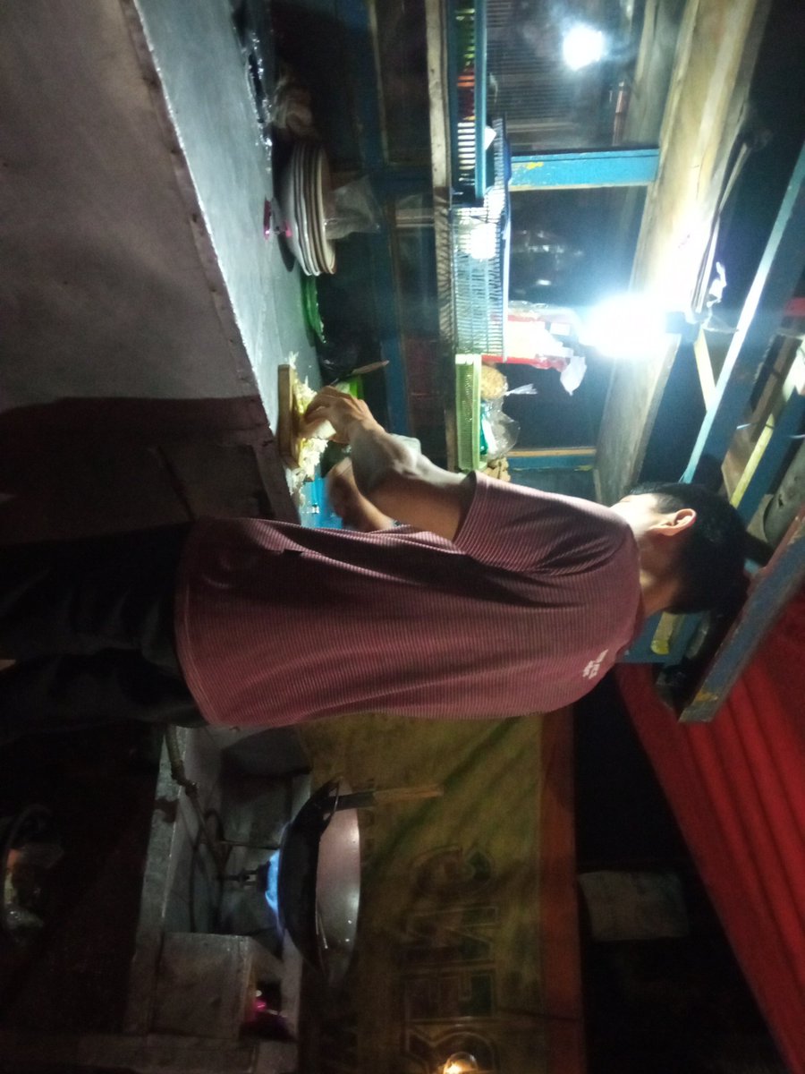 ashidiq95's tweet photo. Perut lapar sangat cocok dengan sesuap makanan enak kakak ... https://t.co/ek8OoV0Wy5