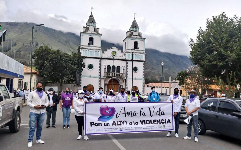 Participamos a través de nuestro equipo técnico territorial, en el foro por el Día Internacional de la Eliminación de la Violencia contra la Mujer, en el Cantón #Penipe , trabajando juntos  para erradicar la violencia. #DeLaIndignaciónALaAcción