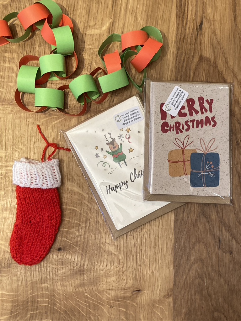 refillsbybeez's tweet photo. Eco-friendly Christmas cards ready for local delivery. Recycled seeded paper and elephant dung paper. 🎄🎅
#zerowastelifestyle
#lowwaste
#zerowastelife
#plasticfree
#lesswaste
#plasticfreeliving 
#oxfordshiredelivery
#plasticfreedelivery
#localdelivery
#zerowasteshopping https://t.co/G1g2V5uKpH