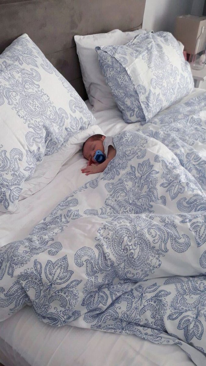 bell_kitie's tweet photo. tenes tu propia cama y me usas la mia https://t.co/JAHZXOU9u4