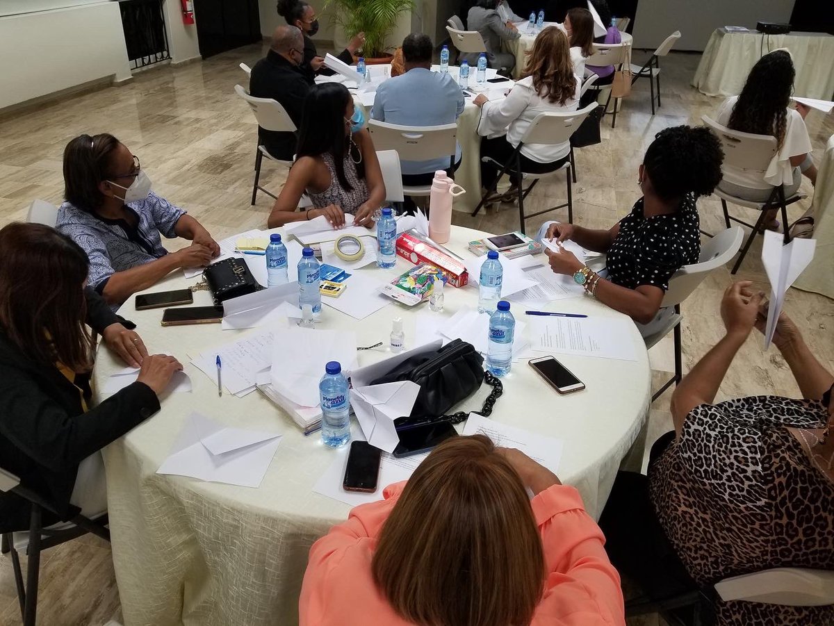 El pasado 22 de noviembre realizamos el acto de apertura del Diplomado Experiencias Lúdicas en el Nivel Inicial.

Agradecemos al INAFOCAM, por confiar en nosotros para el desarrollo de dicha capacitación.

#unibe #educontinua #diplomado #educación #educacioninicial #INAFOCAM