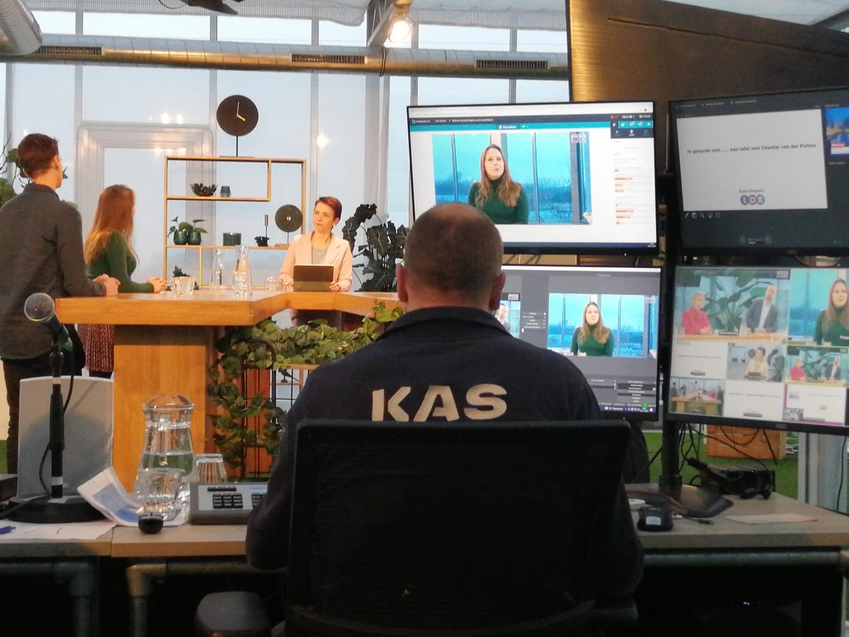 CMvanderPutten's tweet photo. Vandaag mocht ik deelnemen aan een webinar over Ad georganiseerd door Expertisepunt LOB bij KAS in Woerden. De Ad-opleidingen werden vanuit verschillende invalshoeken belicht: vanuit docenten, decanen, de voor- en vervolgopleidingen en de studenten zelf. #RdamAcademy #hsrotterdam https://t.co/lzPNBVOPip