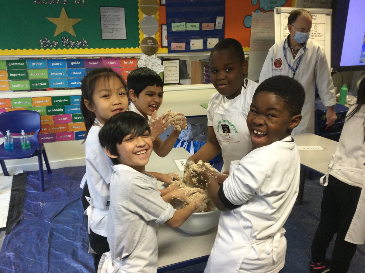 CPSE15's tweet image. Today was Rose class' turn to work with @GyoPlayground to bake bread. Look at the fun we had! #makeyourownbread #learningisfun