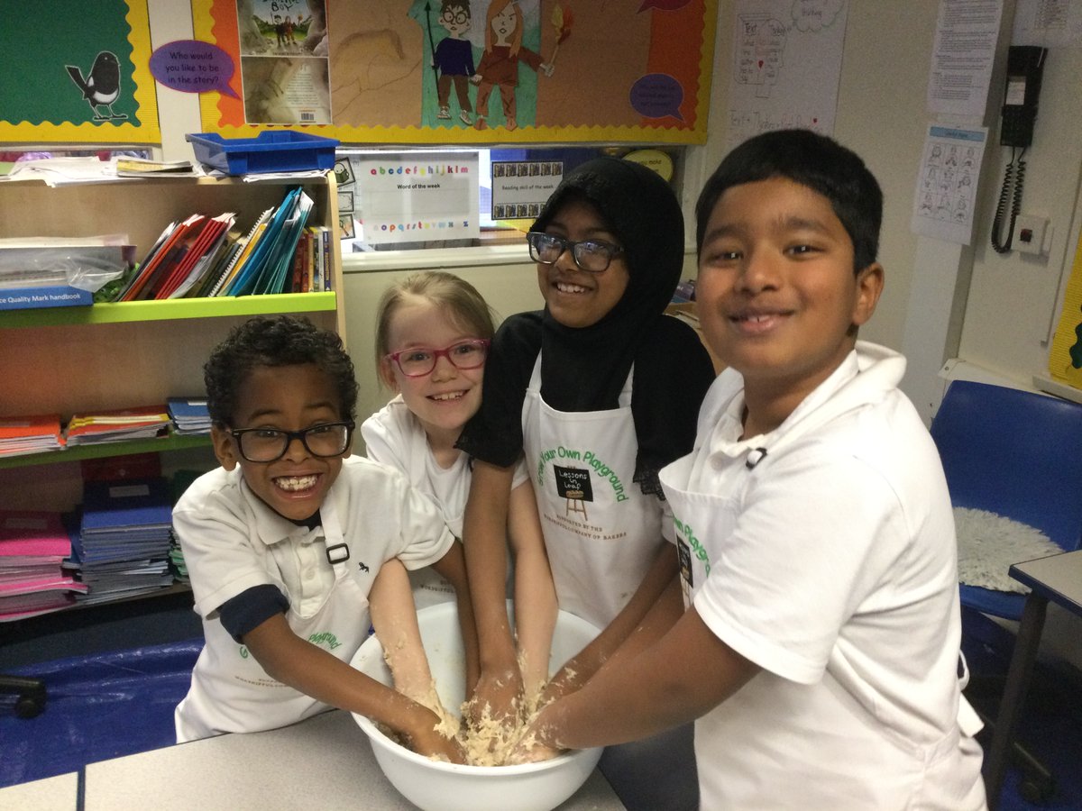 CPSE15's tweet image. Today was Rose class' turn to work with @GyoPlayground to bake bread. Look at the fun we had! #makeyourownbread #learningisfun