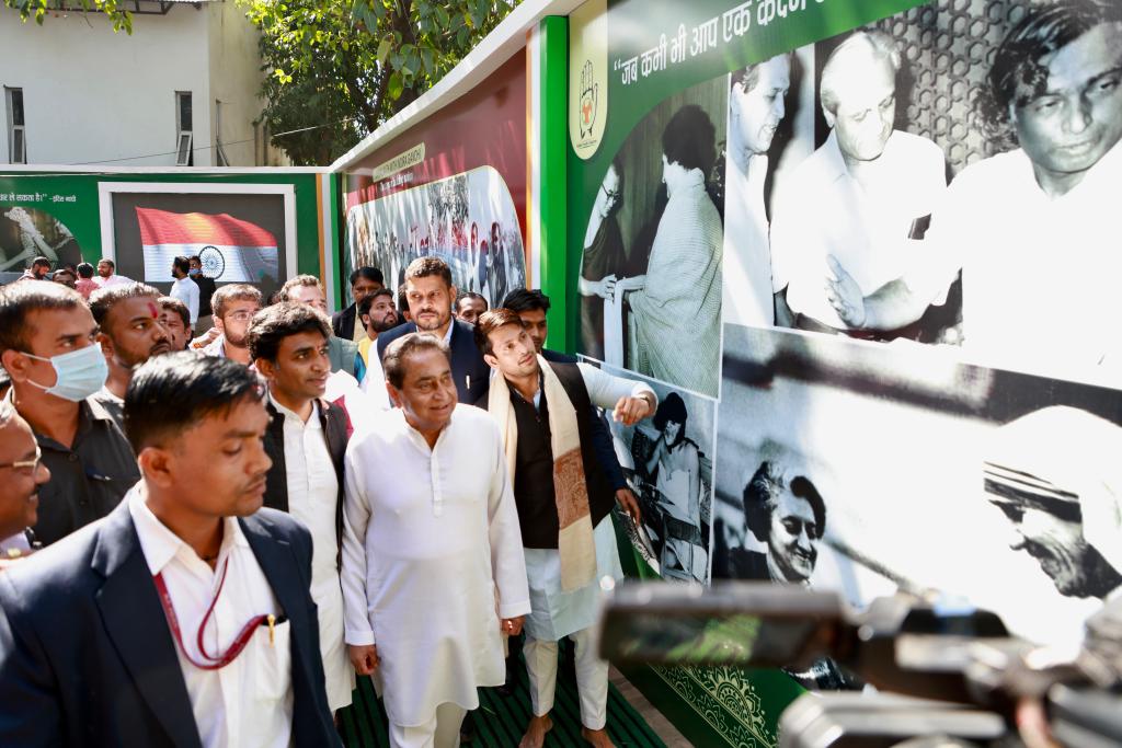 AjayShahMakrai's tweet photo. प्रदेश कांग्रेस अध्यक्ष एवं पूर्व मुख्यमंत्री कमलनाथ जी भोपाल के गांधी भवन में युवा कांग्रेस द्वारा लगाई गई प्रदर्शनी "भारत की इंदिरा" में शामिल हुए।

@OfficeOfKNath @INCMP @jitupatwari https://t.co/1cUaNur99b