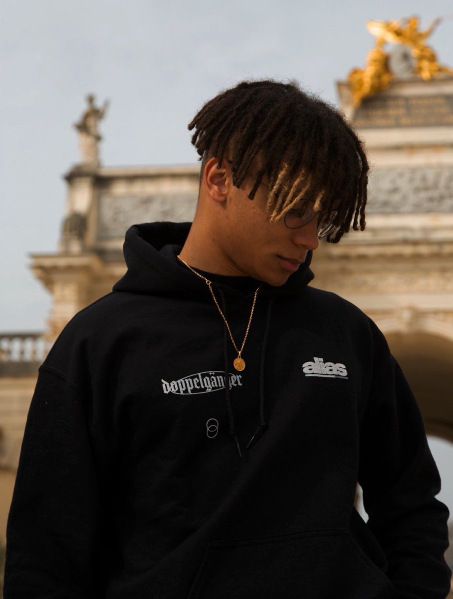 theomcx's tweet photo. À l'occasion du Black Friday, tous les hoodies de ma marque sont à -25% jusqu'à la fin du week-end ! 🏴🏴🏴

CODE : "BFRIDAY"

👉🏻 https://t.co/Roggq8VEoX https://t.co/8HAjjSJHpp