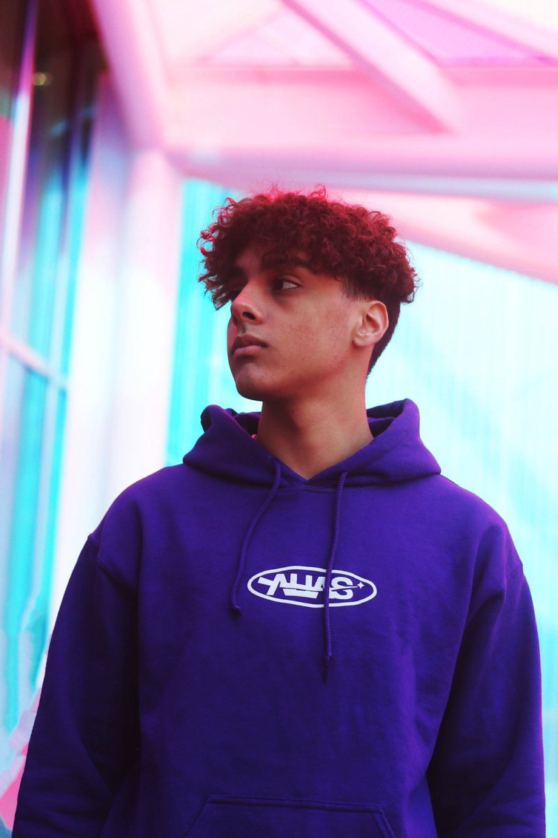 theomcx's tweet photo. À l'occasion du Black Friday, tous les hoodies de ma marque sont à -25% jusqu'à la fin du week-end ! 🏴🏴🏴

CODE : "BFRIDAY"

👉🏻 https://t.co/Roggq8VEoX https://t.co/8HAjjSJHpp