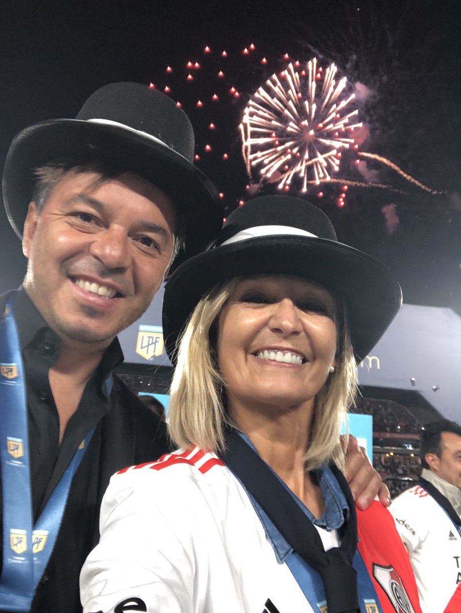 “Nadie se cruza en tu vida por azar, las personas entran en tu vida por una razón, por una estación o por una vida” 
Gracias, eternas gracias al equipo de personas con quien tengo el honor  de compartir trabajo, sueños, desafíos y enormes aprendizajes. GRACIAS, GRACIAS, GRACIAS❤️