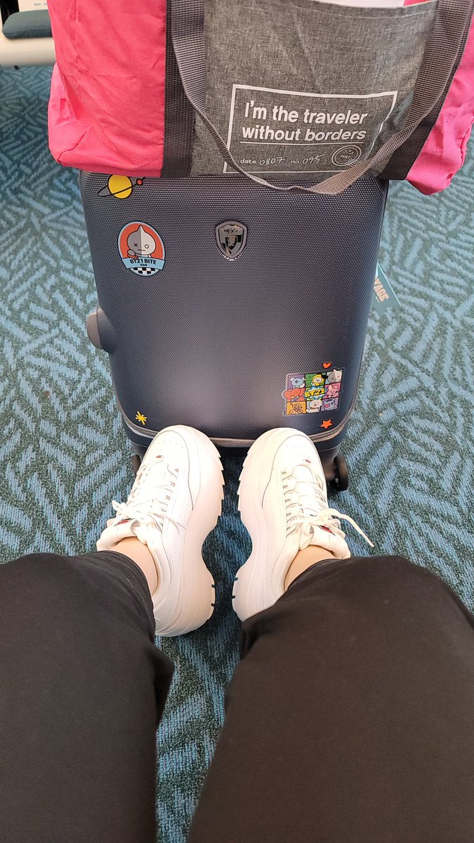 mzchewy's tweet photo. Readyyyyy #ARMY #vancouverarmy #readytoboard #HaveASafeFlightARMY #vanarmy https://t.co/pPjxK5invP