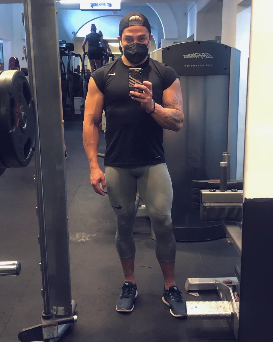 JuRoMaRo's tweet photo. Hoy solo diré que quiero #waffles 🤣
Hermocho y pechocho día!!!
🐷💦💦💦
#gym
#soy502
#chapinesporelmundo
#chapin
#cdmx
#mexico
#livfit
#entrenos
#gymmotivation https://t.co/P5JpQZwinr