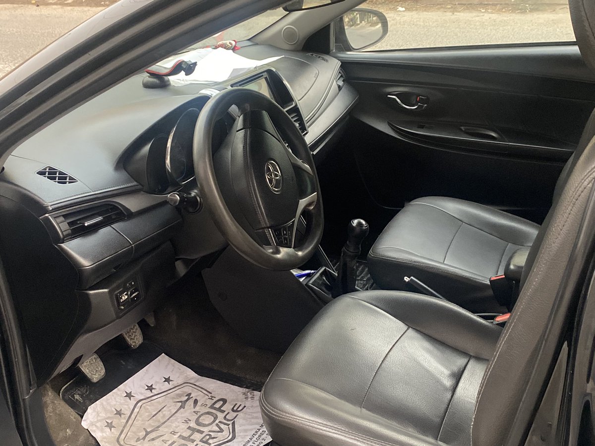 Se vende Yaris 2017 
WhatsApp 976073225