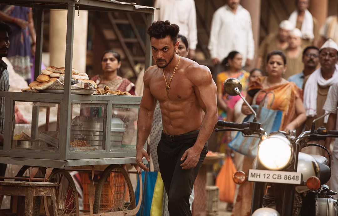 mmoseen_'s tweet photo. #Antim Review KICKASS !!! @manjrekarmahesh has done full justice to the film while adding required masala for Hindi Audiences #AyushSharma was Standout as #Rahulya BGM was MIND BLOWING 🔥🔥 #SalmanKhan was INTENSE yet POWERFUL #UpendraLimaye was FANTASTIC
⭐⭐⭐⭐/5 https://t.co/geOMgWhoUR