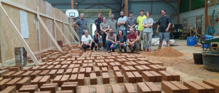 BRUDED_'s tweet photo. C'est possible ! #CouesnonMarchesdeBretagne (35) organise des chantiers participatifs “terre” pour la future médiathèque #TiersLieu de #BazougeslaPérouse !
#construction #terre #participatif
Pour en savoir plus ➡https://t.co/ybQZjuLQTc https://t.co/RiLk88WiQm