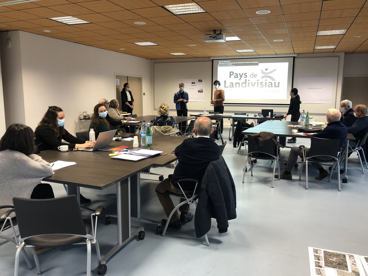 EISENMANLaurent's tweet photo. Journée de brainstorm animée par #AREP en vue du démonstrateur sur les mobiliers publics pour signaler et utiliser les nouvelles mobilités dans les territoires ruraux que #SNCF #Tech4mobility va mettre en place sur la Communauté de Communes du Pays de Landivisiau #Finistere #BZH https://t.co/ffLRLUwKFU
