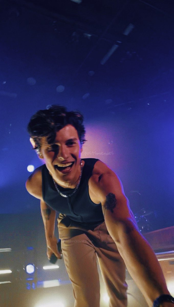 Shawniiees's tweet photo. shawn mendes in concert 🖤 https://t.co/Md4nUa3wAZ