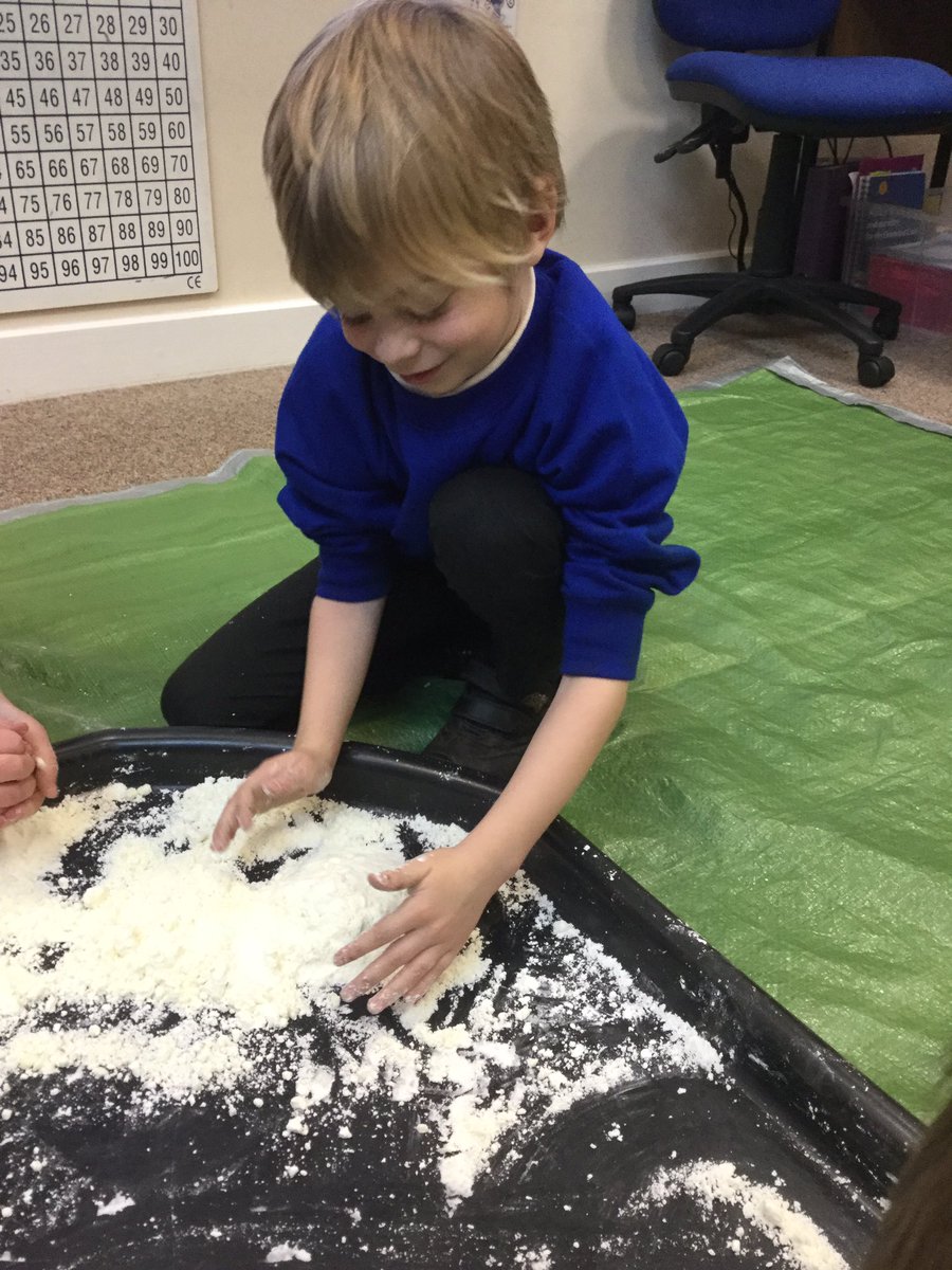 GEPSClass3's tweet photo. To launch our instruction writing unit of work we had a go at following instructions to make snow! I am delighted to say that it was a success and very much enjoyed by all. ⛄️😁 https://t.co/1pmII0nP9w