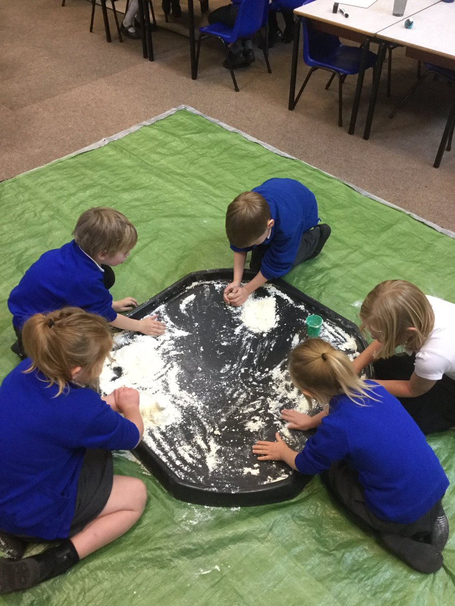 GEPSClass3's tweet photo. To launch our instruction writing unit of work we had a go at following instructions to make snow! I am delighted to say that it was a success and very much enjoyed by all. ⛄️😁 https://t.co/1pmII0nP9w