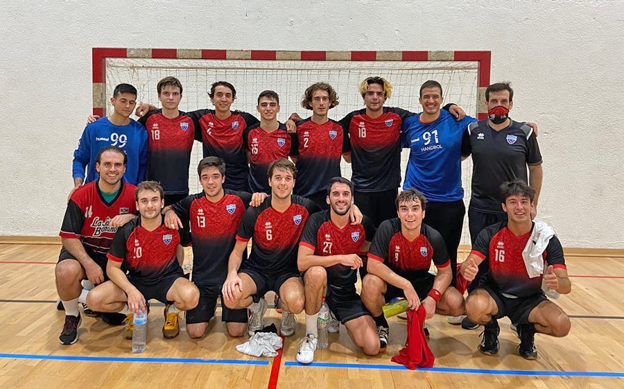CatHandbol's tweet photo. PRÈVIA #2aCatH: El partit de la jornada es juga al pavelló Miquel Poblet entre @CHSalleMontcada B i @CHSantAndreu, i també té el fort atractiu el duel "escolar" entre @epiahandbol i @handbolbonanova Atlètic.
➡️ https://t.co/M7lvYWy27j https://t.co/ZMNaQ0OJNi