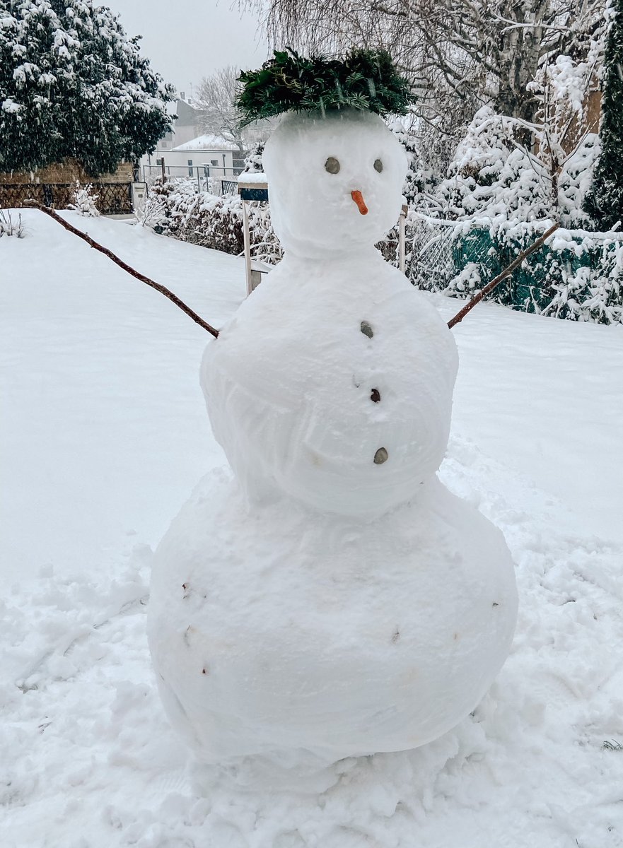 mint_n_melon's tweet photo. Hallo Schneemensch. https://t.co/prluOUA95X