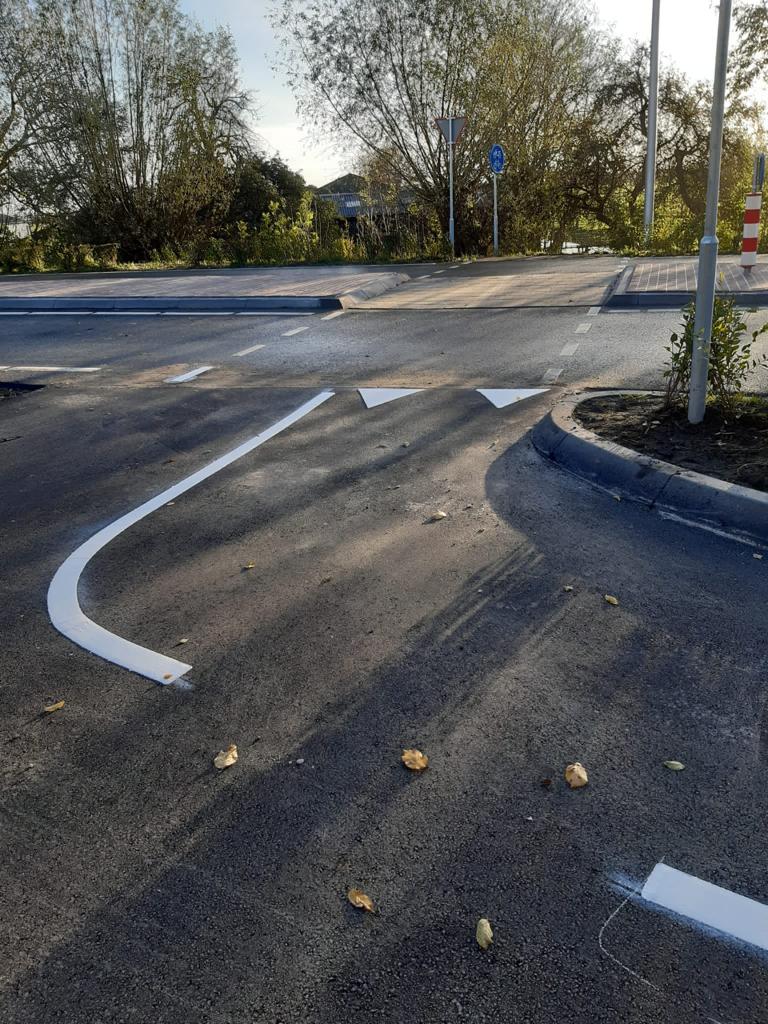 Voor ons geen #BlackFriday vandaag.
Voor de wegmarkeerders van <a href="/VermeulenGroep/">VermeulenGroep</a> was het gewoon weer witte vrijdag. #mooiwerk #mijnweekin4fotos