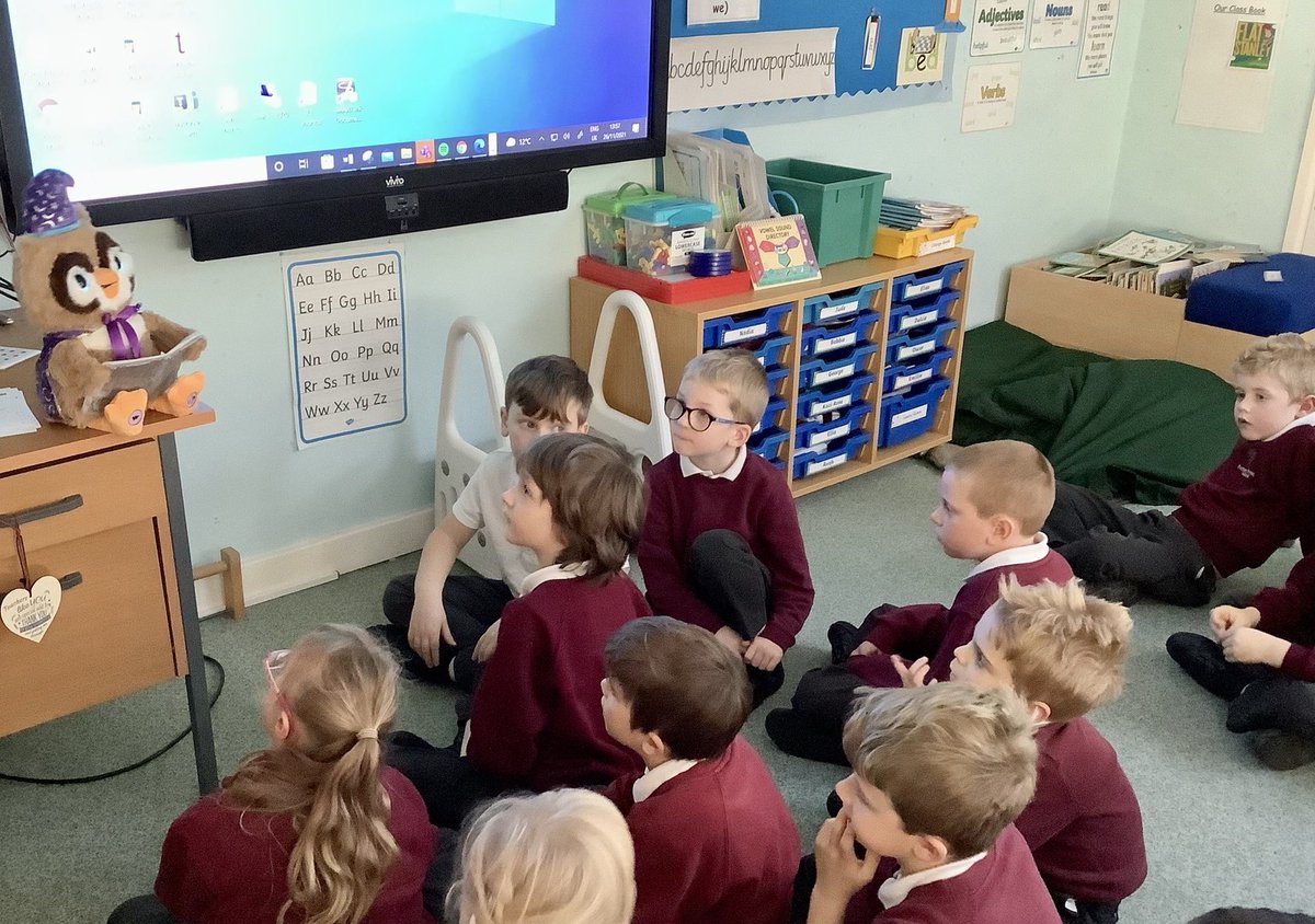 PuritonPrimary's tweet photo. #AmberClass had the highest percentage of children reach the Reading Rocket this week and so Octavius the reading owl has come to join them for the week. They enjoyed the story of Hansel and Gretal this afternoon. Well done Amber Class! https://t.co/tLU6uWCqp5