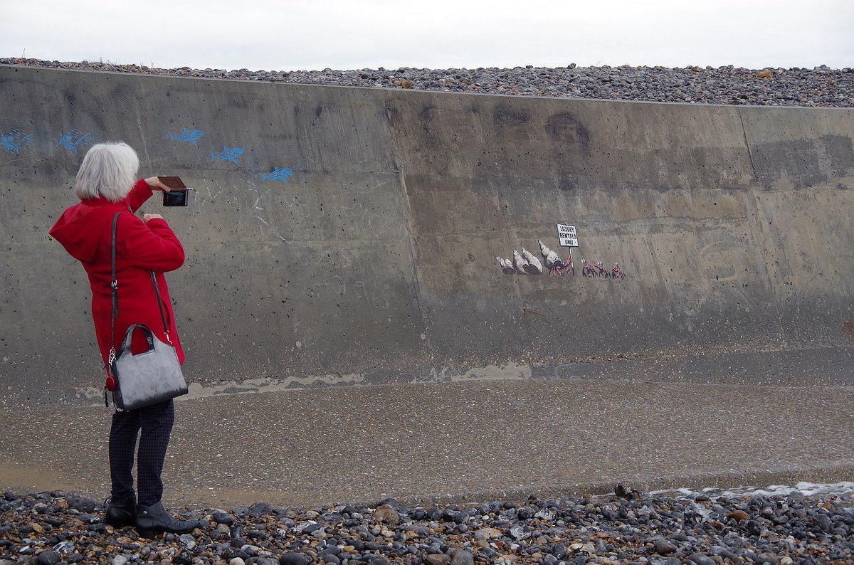 Linda and I took a long-overdue walk along the prom at Cromer to look at the famous Banksy 'spraycation' piece. Amazingly, despite being so close to the waves, the lovely little piece of satire is still in fabulous condition.